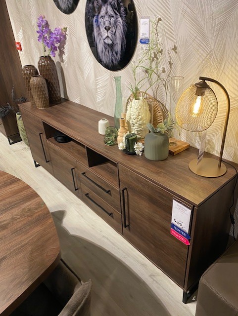 Scuro dressoir 