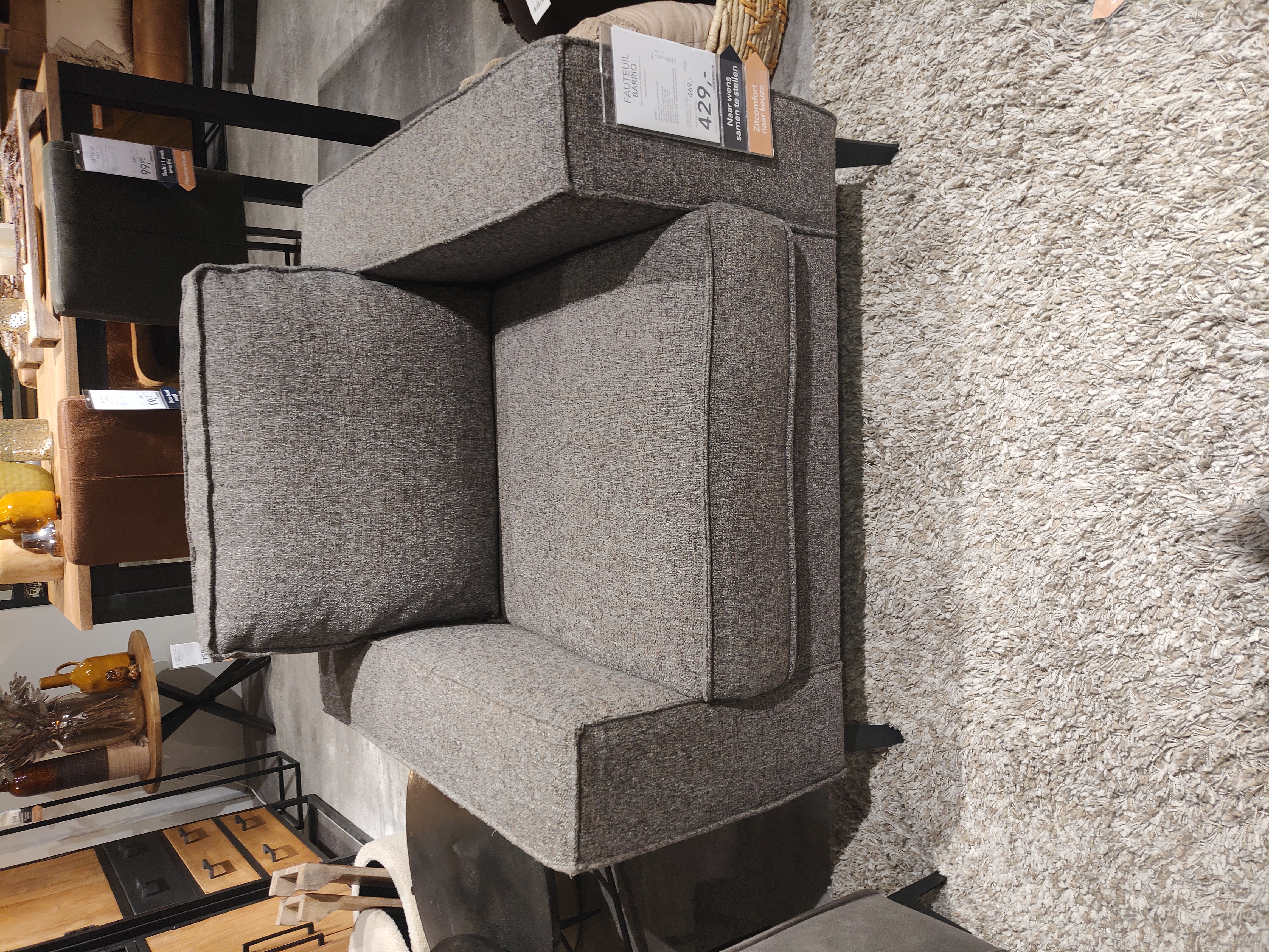 Moderne fauteuil in grijs-bruine weefstof